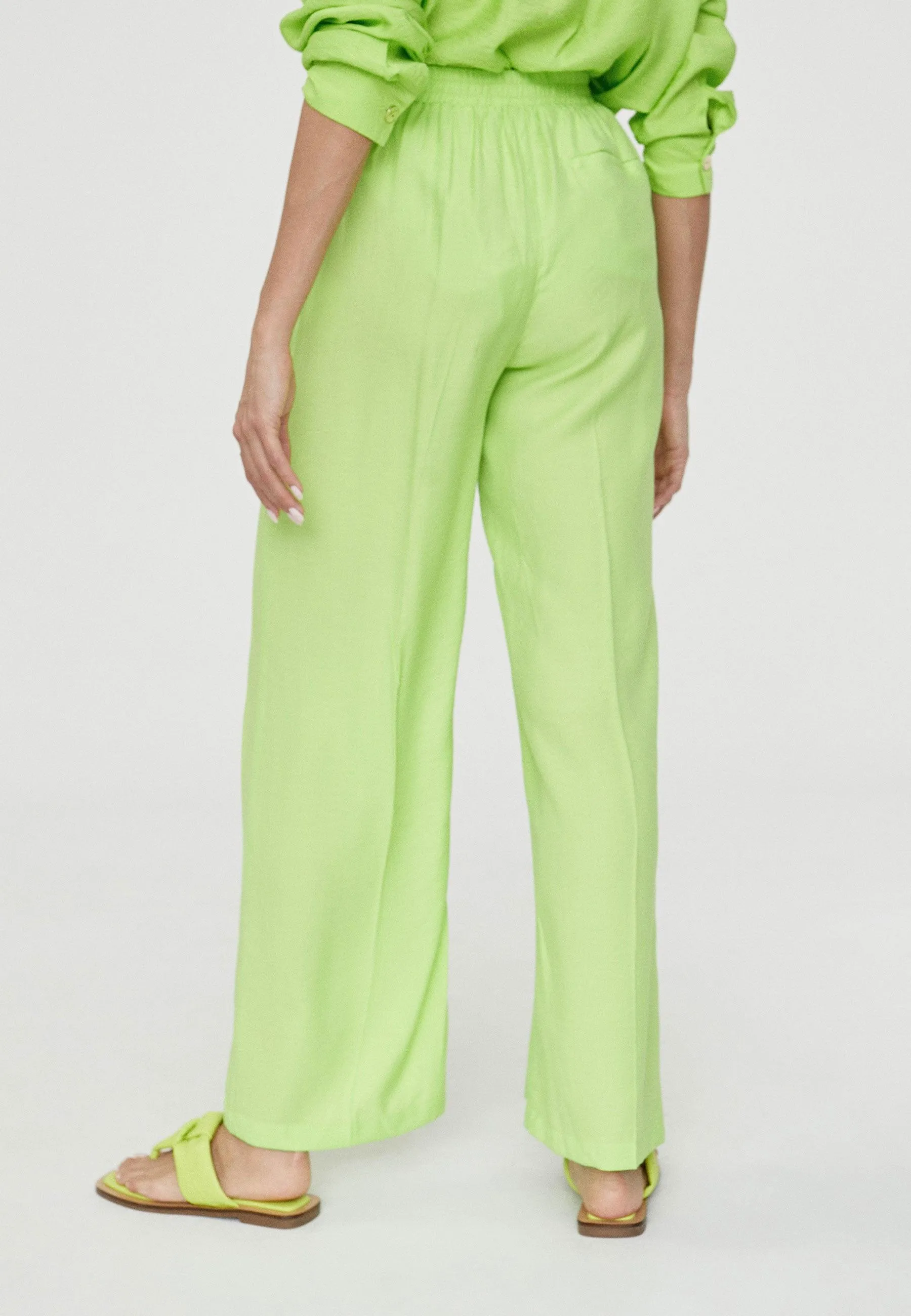 Straight flowing trousers