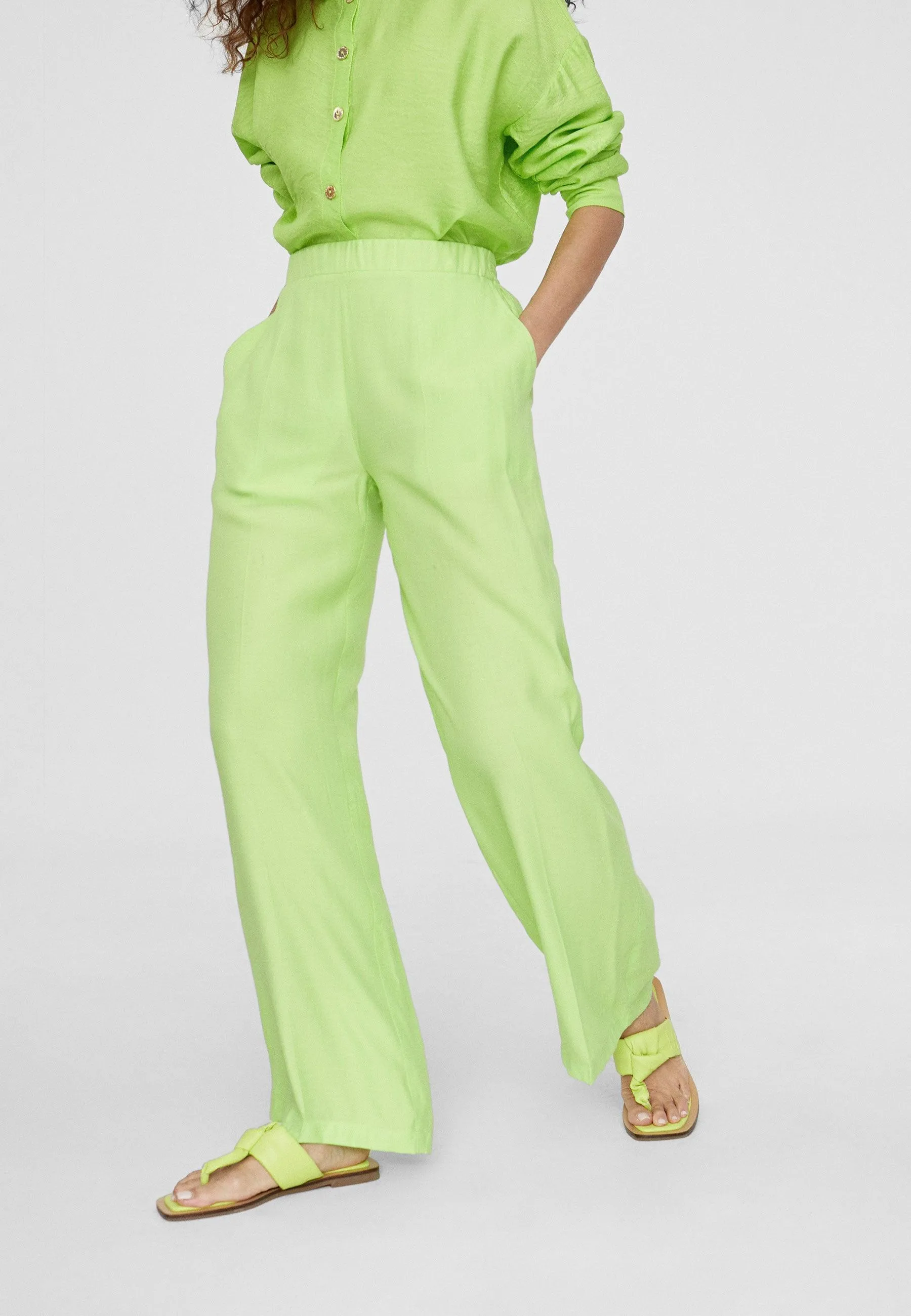 Straight flowing trousers